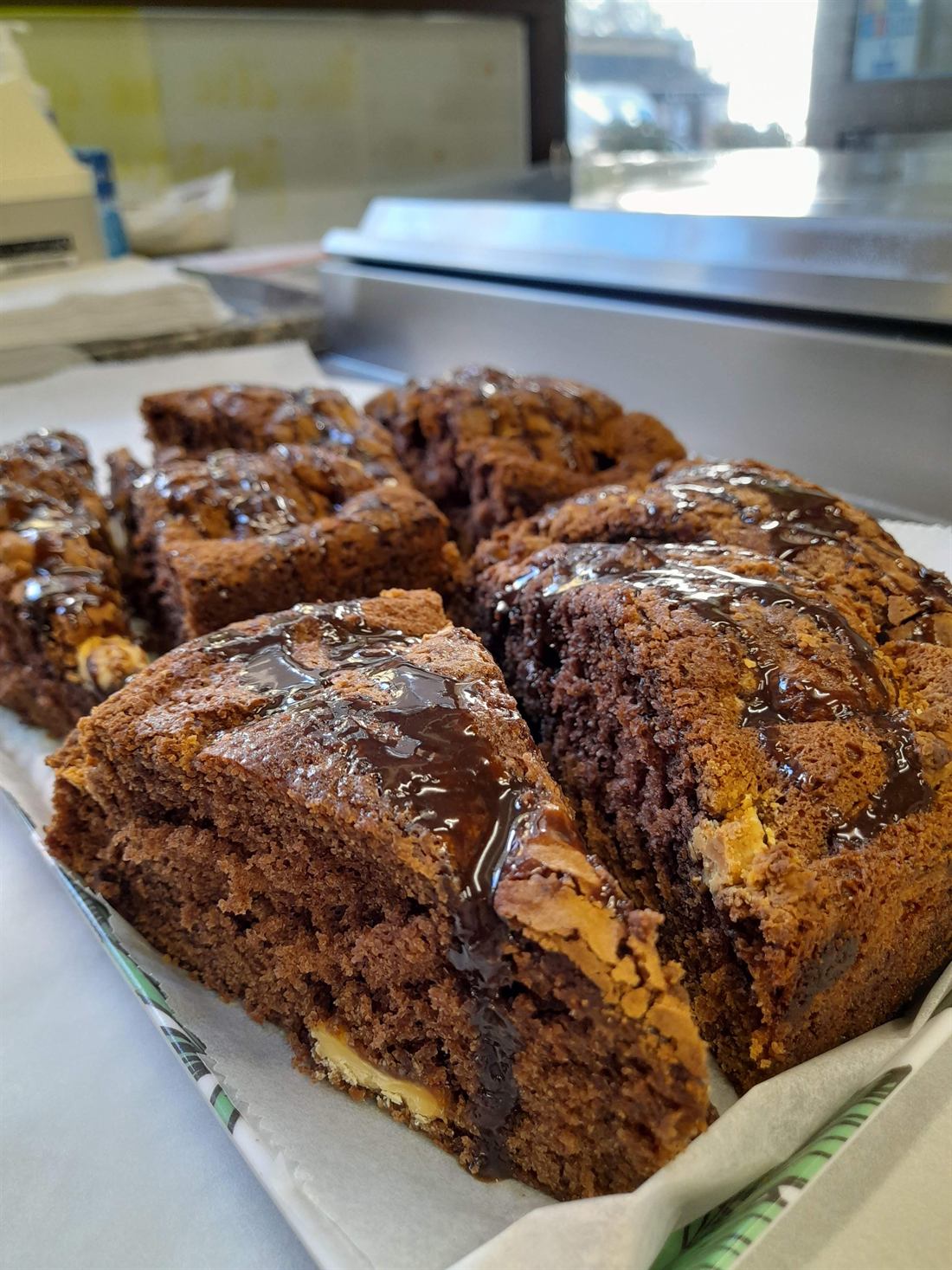 Brownie marbré maison sur papier