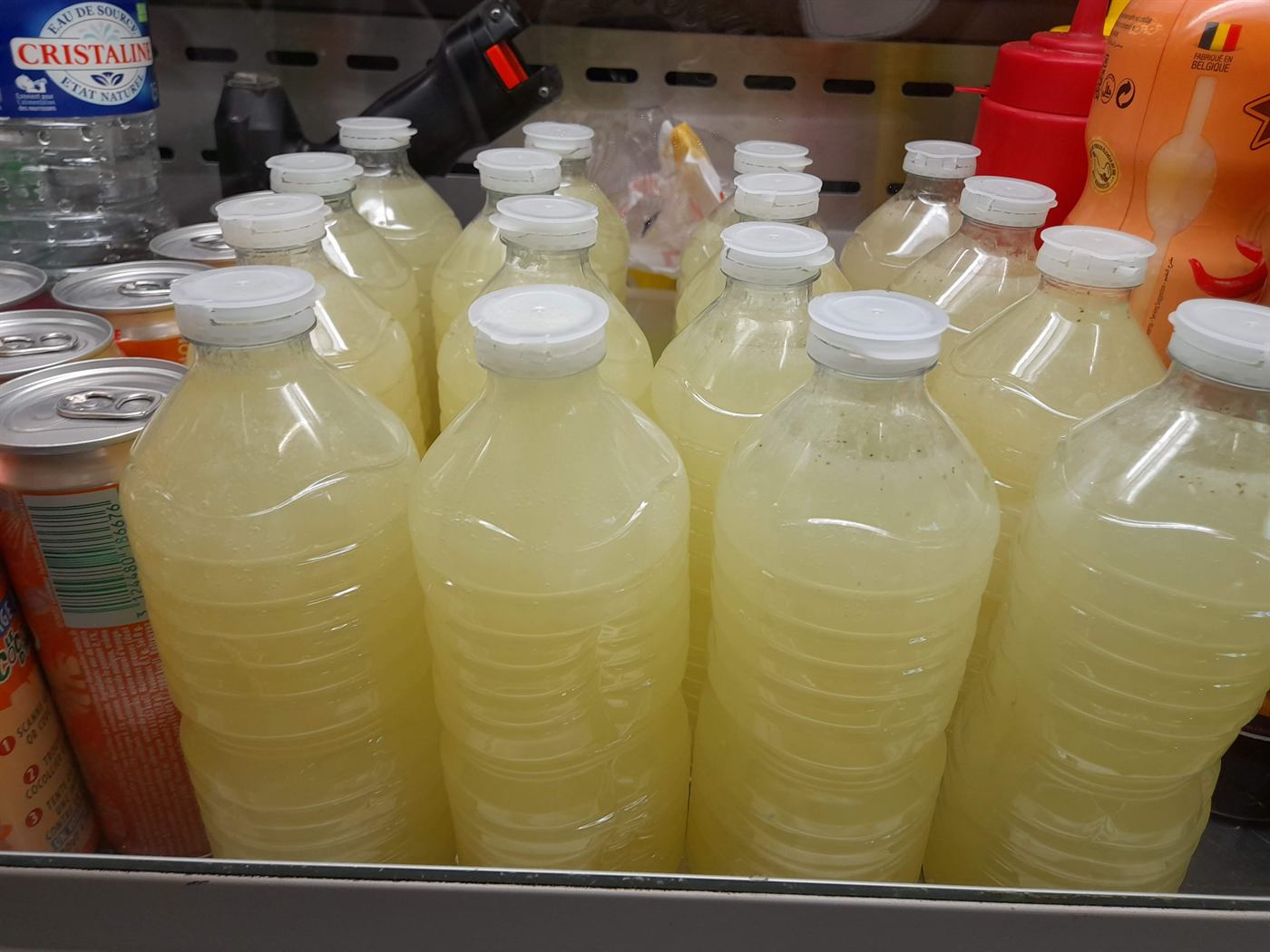 Bouteilles de citronnade tunisienne maison
